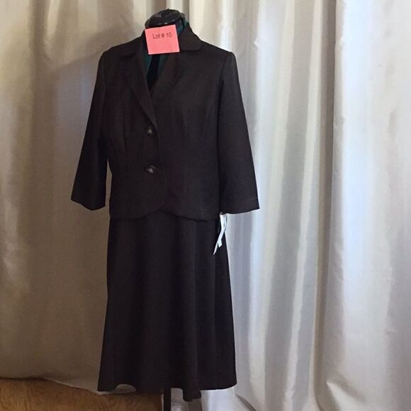 Studio I Other - Ladies NWT suit set with dress & matching jacket in size 16 by STUDIO I